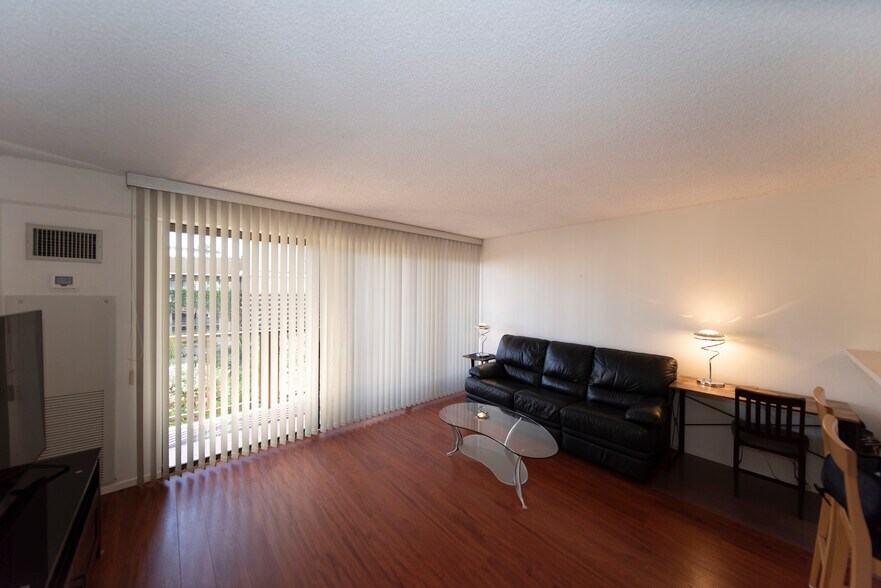 Building Photo - 2140 Kuhio Ave
