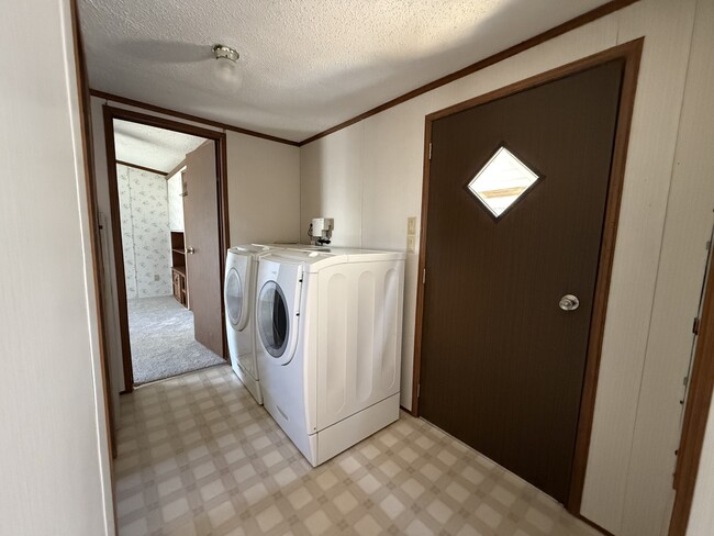 Building Photo - 147 Hiatt Ln