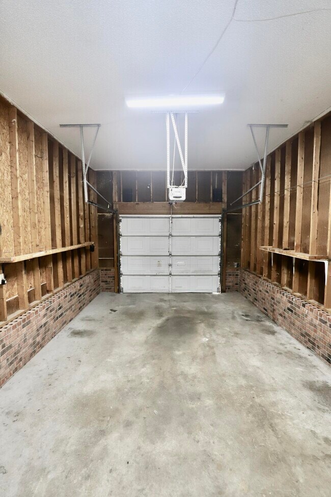 Building Photo - 21 N Trace Ct