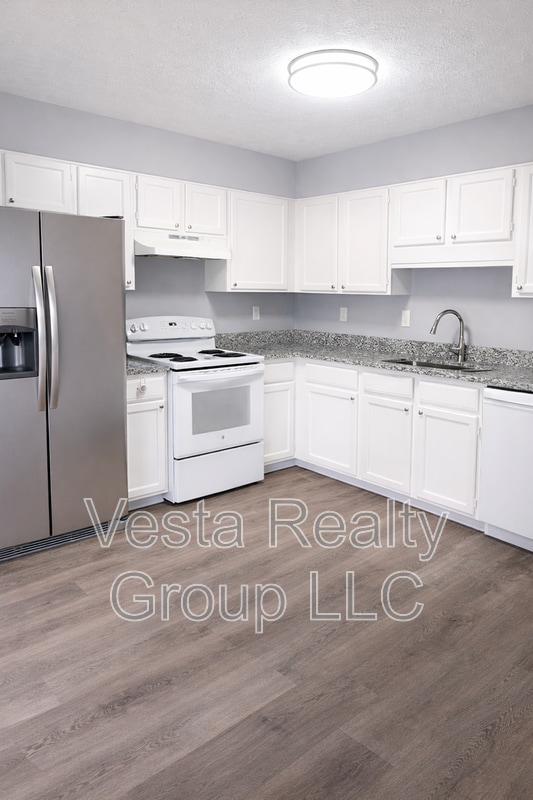 Building Photo - 5650 Waterford Ct