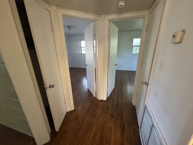 Building Photo - 1722 Pine Ave