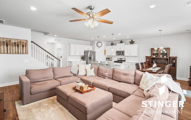 Building Photo - 1174 Danner Dr
