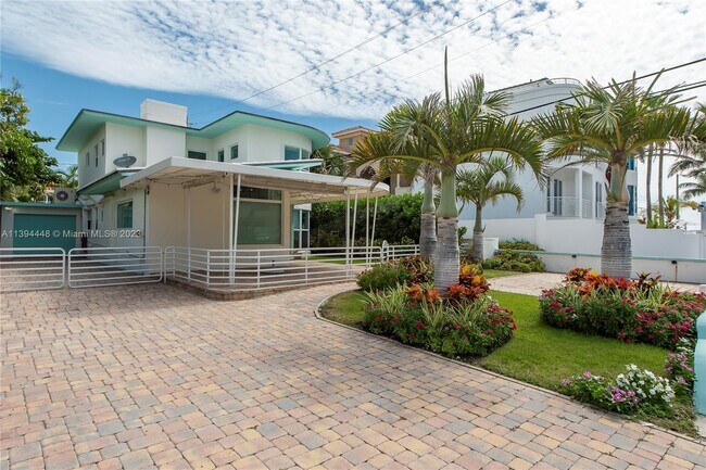 Building Photo - 3327 NE 15th Ct