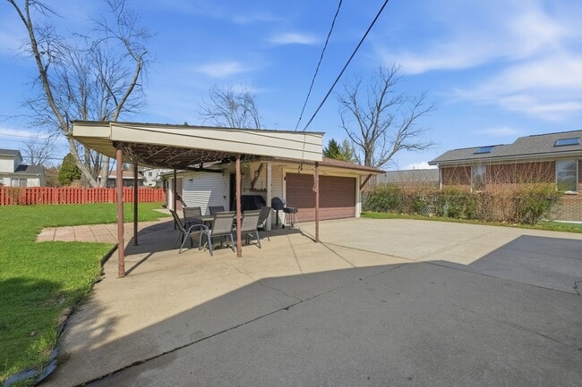 Building Photo - 1506 W Palm Dr