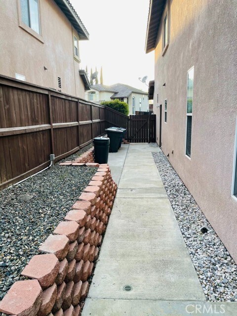 Building Photo - 42020 Dahlia Way