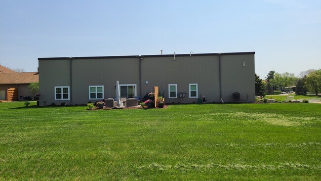 Outdoor Space Apt E/F - 247 W Main St