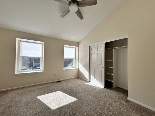 Building Photo - Sunny & Spacious 2-Bedroom Townhome