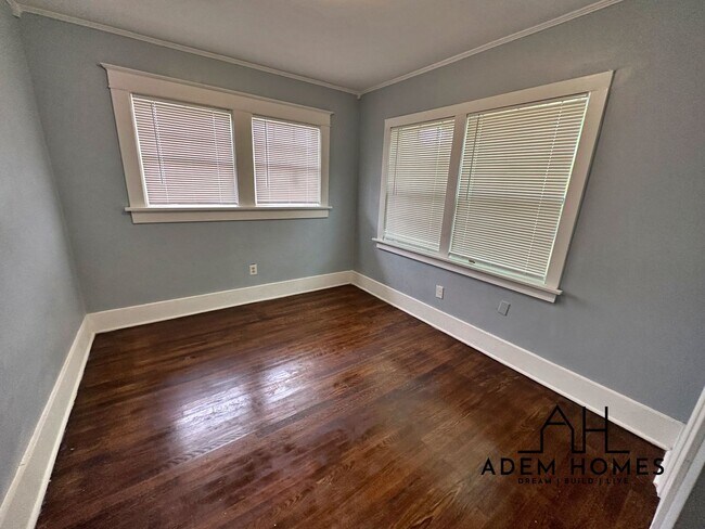 Building Photo - Recently Renovated Brick Home Minutes Away...