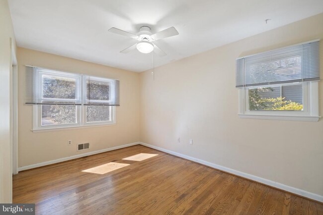 Building Photo - 1032 Pinecrest Dr