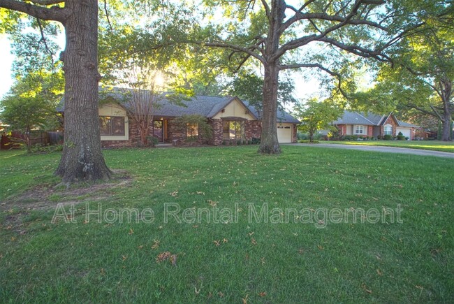 Building Photo - 9832 S Maplewood Ave