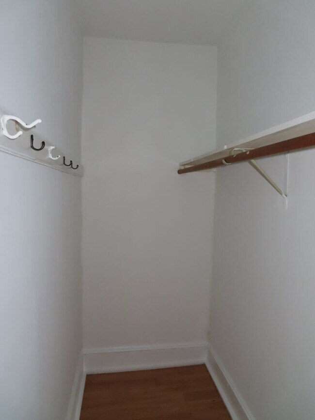 Building Photo - 1046 Northampton St