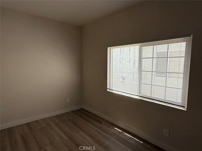 Building Photo - 1231 S Mariposa Ave