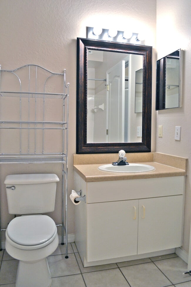 Building Photo - 1 Bedroom 1 Bathroom condo in luxury gated community