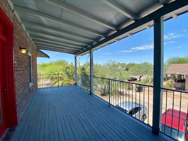 Building Photo - For Rent