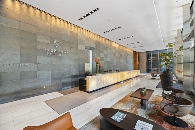 Building Photo - 1425 Brickell Ave