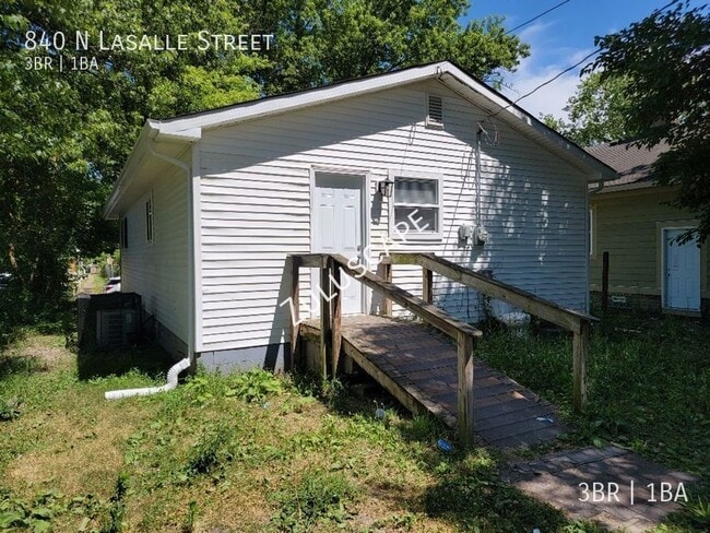 Building Photo - 840 Lasalle St