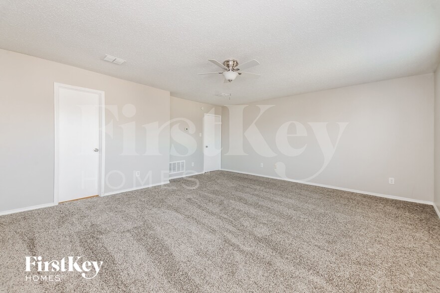 Building Photo - 4519 Green Meadow Dr