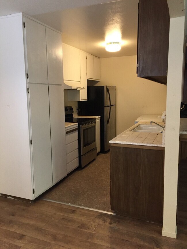 Building Photo - Convenient Sparks Location  with Pool and ...