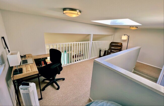 Building Photo - 1990 Dolphin Dr