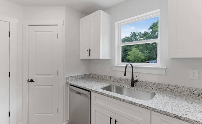 Building Photo - Brand New 3/2.5 Duplex Available Now!