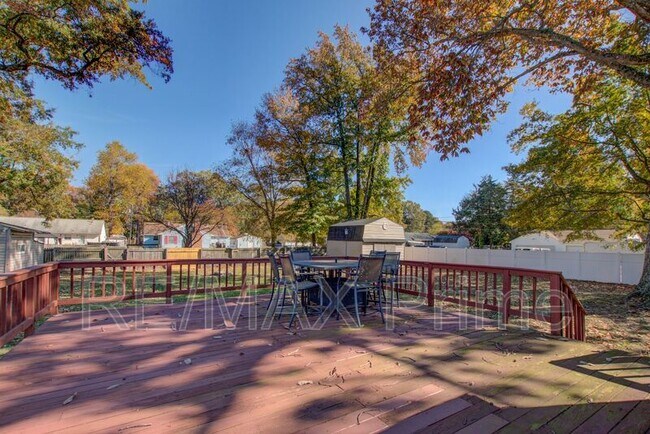 Building Photo - 200 Cynthia Dr