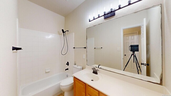 Building Photo - 101 Springtree Cliff