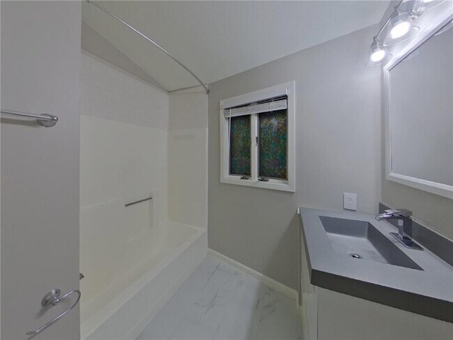 Building Photo - 805 Garrison Ct