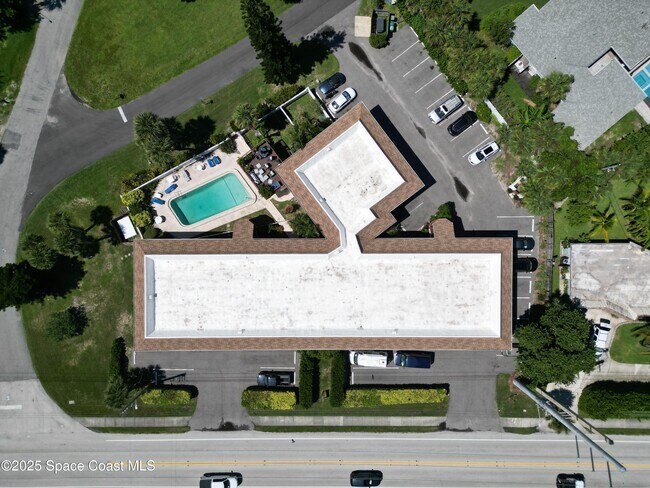 Building Photo - 1318 S Miramar Ave