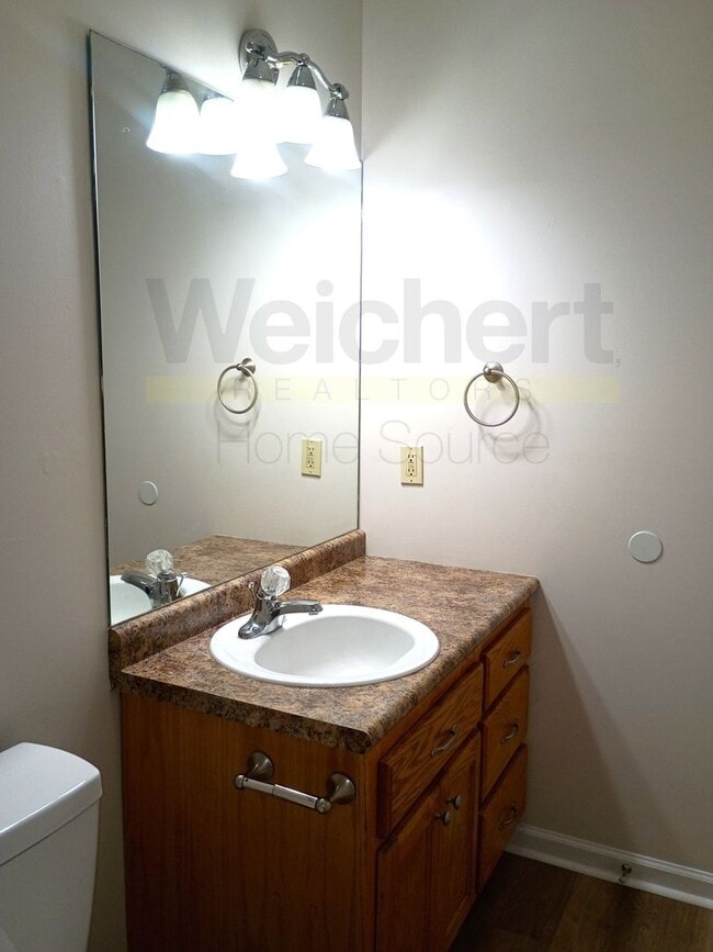 Building Photo - Charming 3-Bedroom Home with Spacious Yard...