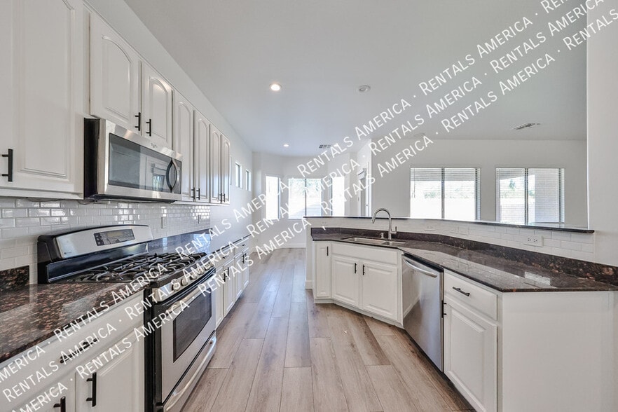 Building Photo - 10320 W Cashman Dr