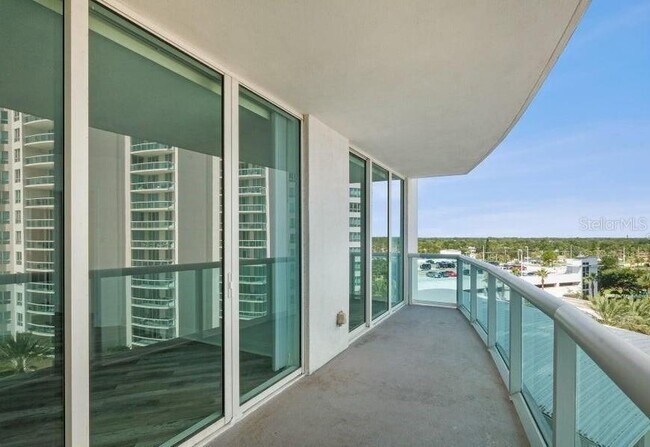 Building Photo - 231 Riverside Dr