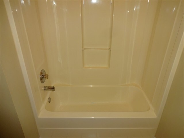 Building Photo - 875 Oaklen View Dr