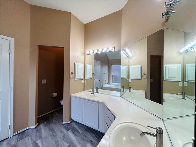Building Photo - 5018 Rocky Manor Ln