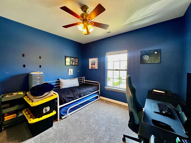 Building Photo - Beautiful home in the Chancellor Walk neig...