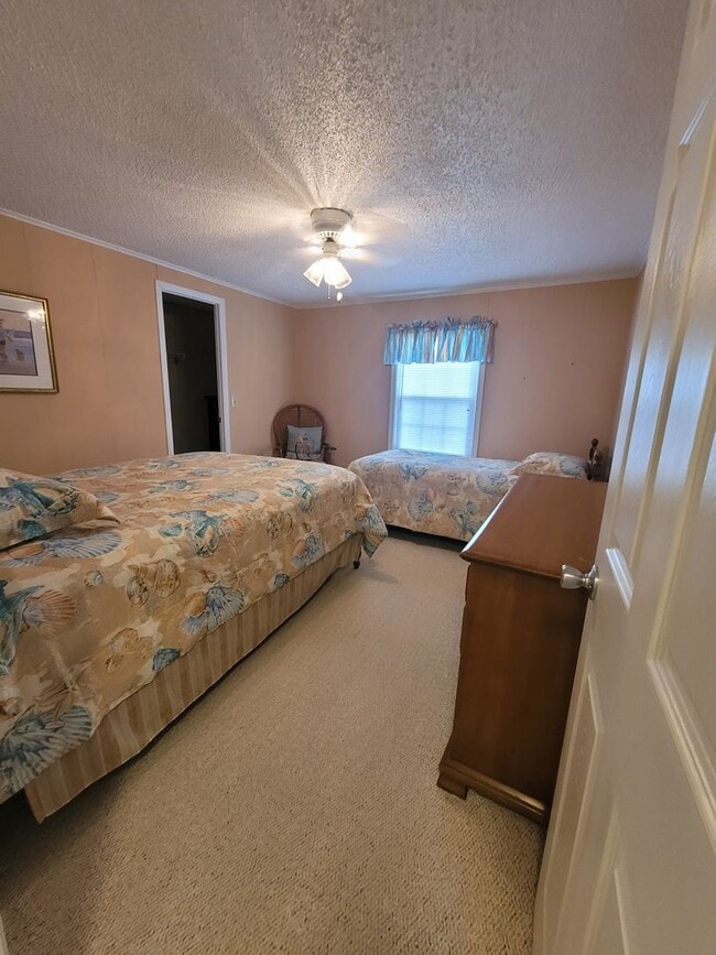 Building Photo - 5 Bedroom Beach House