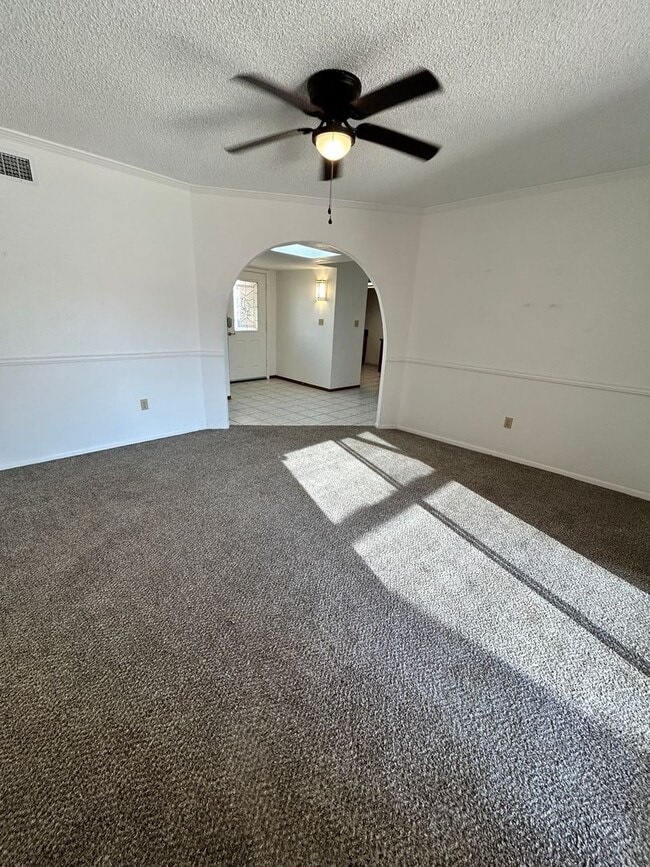 Building Photo - Great Unfurnished home!