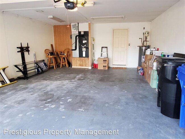 Building Photo - 1141 Southlake Ct