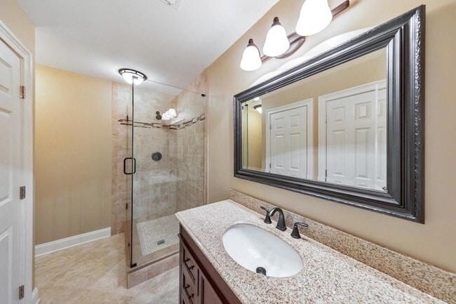 Building Photo - 11180 W Rd