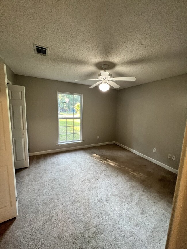 Building Photo - Home For Rent