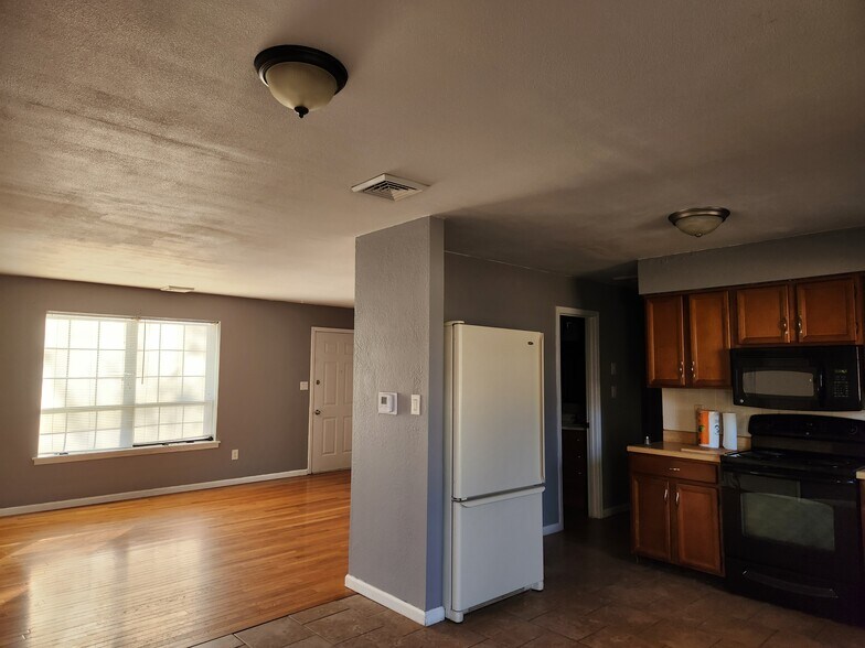 Building Photo - 1825 W Boris Dr