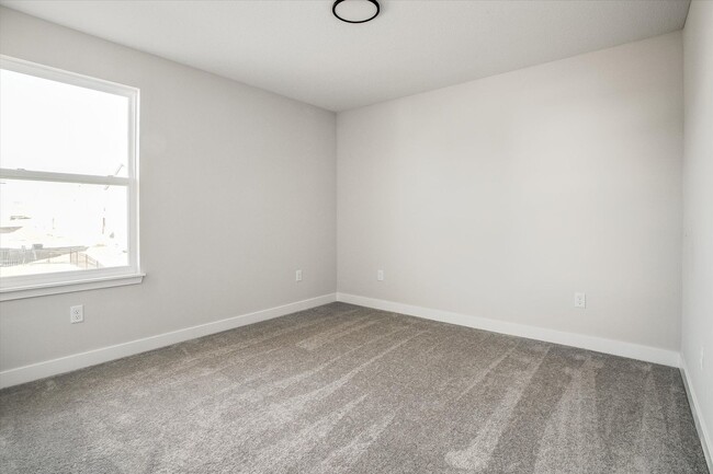 Building Photo - 3744 SW Maryville Pl