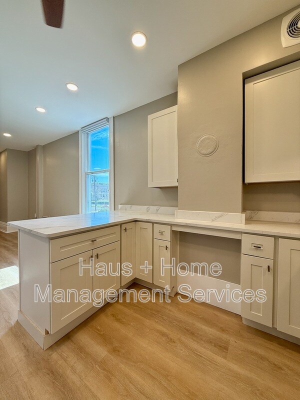 Building Photo - 906 Penn Ave