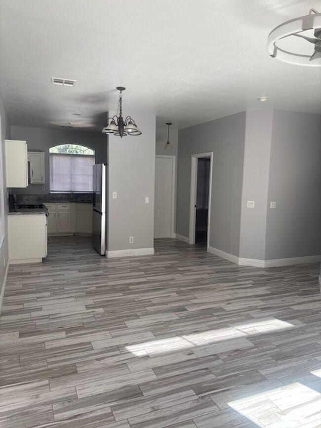 Building Photo - one story house with 3 bedrooms