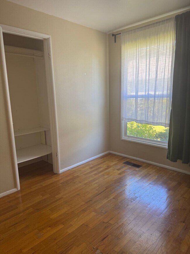 Building Photo - Beautiful 2 bedroom 1 bath Cozy Home for Rent- Minutes from Steilacoom Lake!