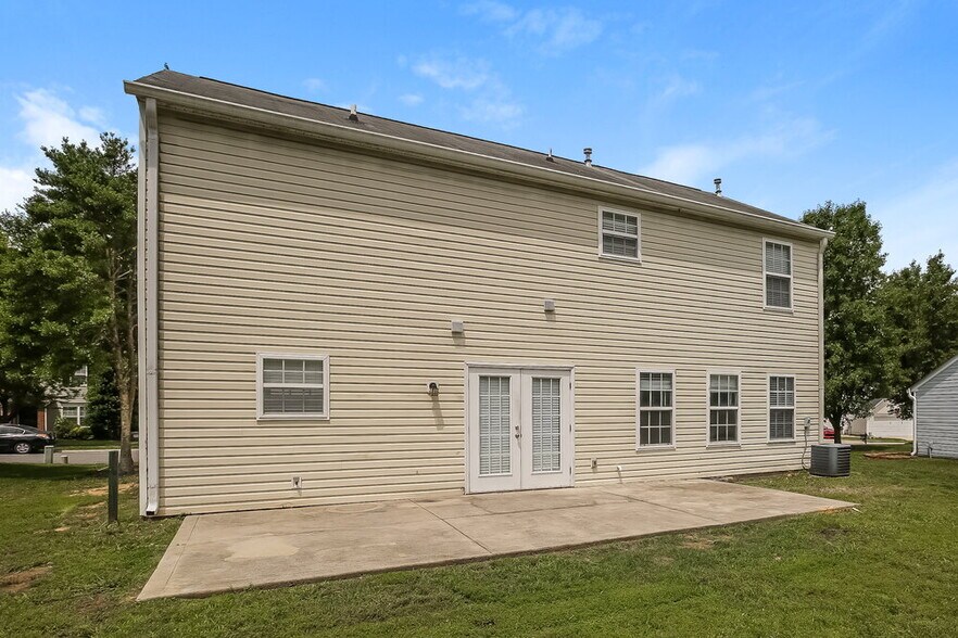 Building Photo - 3913 Edgeview Dr