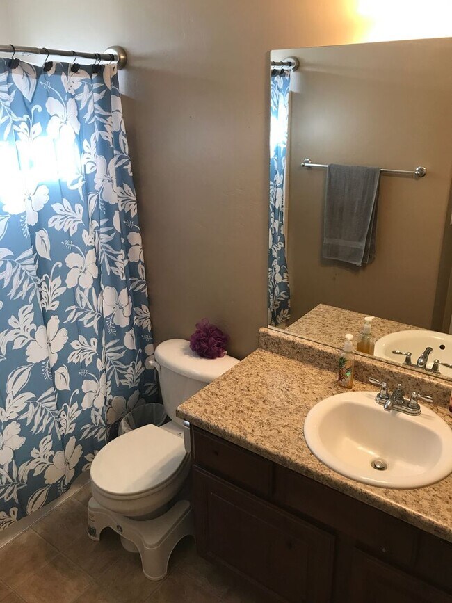 Building Photo - Beautiful 4 bedroom Riverton Townhome for ...