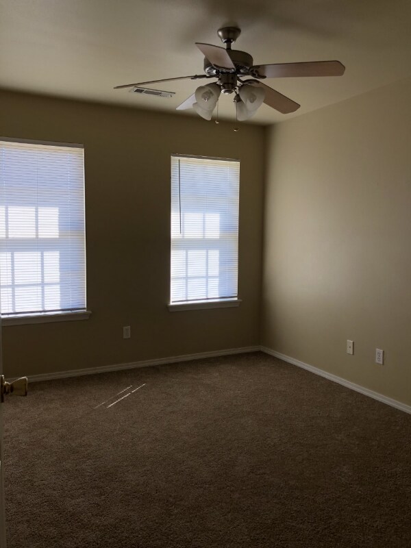 Building Photo - 1650 Willowbrook Dr