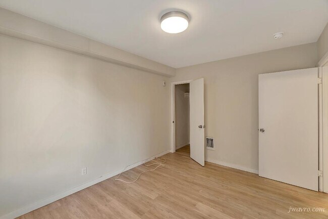 Building Photo - 70 Terra Vista Ave