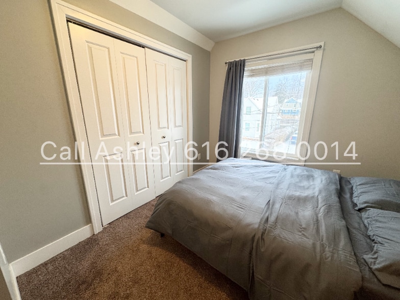 Building Photo - 1032 Logan St SE