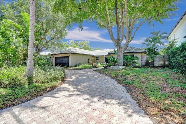 Building Photo - 3100 NE 56th Ct